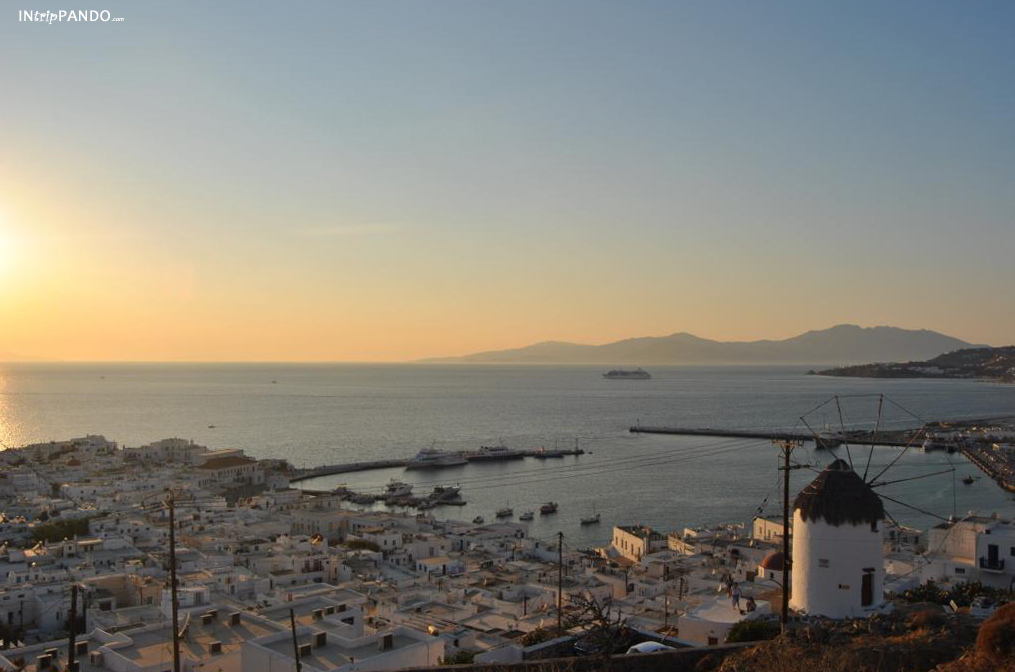 Tramonto sul mare a Mykonos